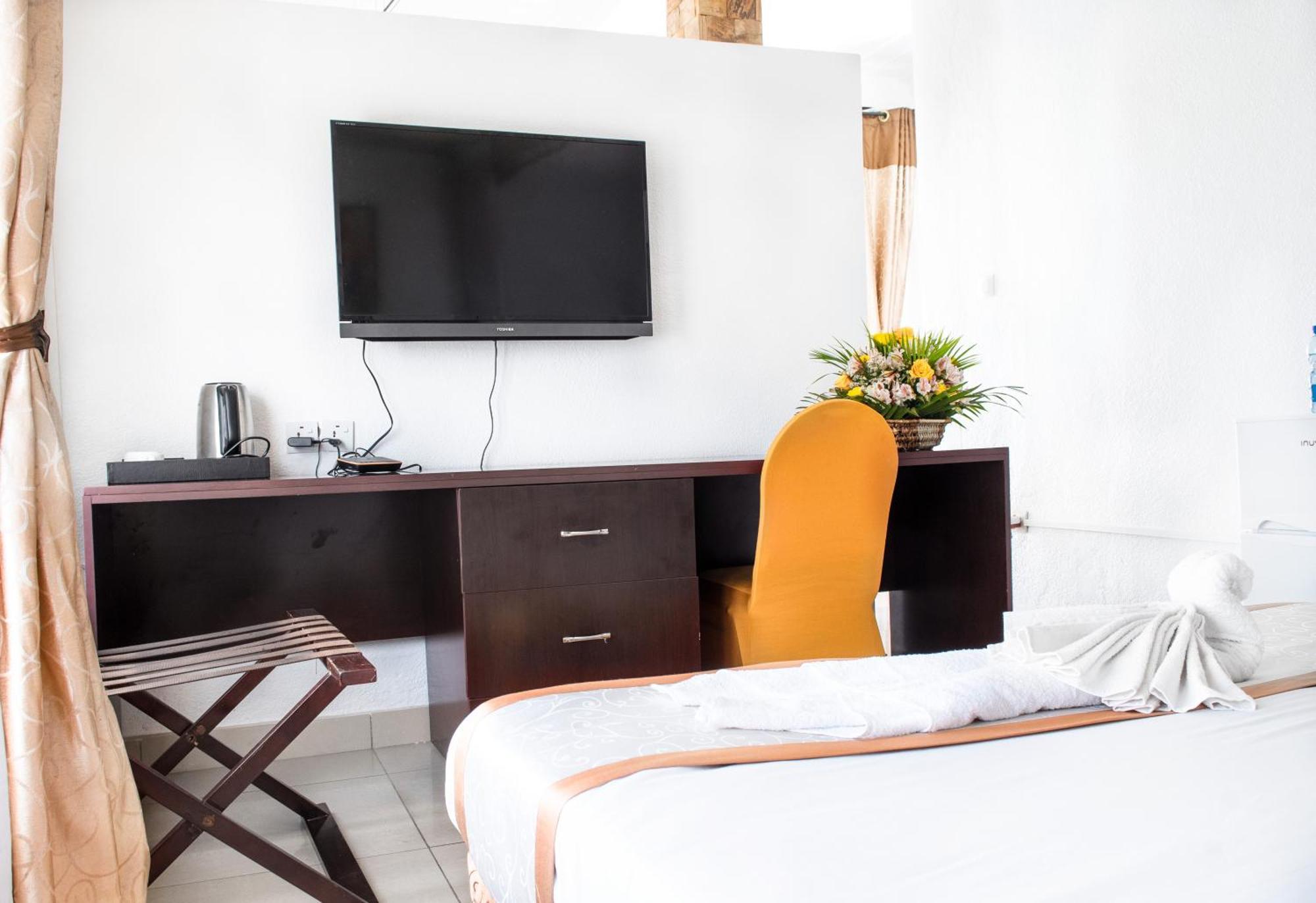 Dolce Vita Resort Hotel Bujumbura Buitenkant foto
