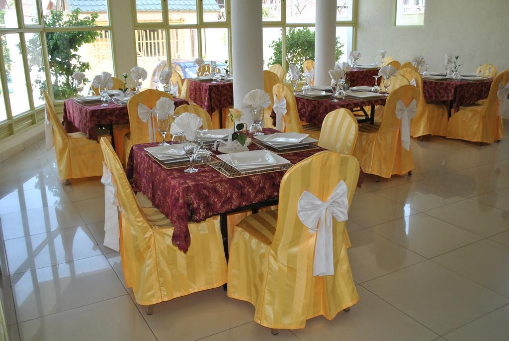 Dolce Vita Resort Hotel Bujumbura Buitenkant foto